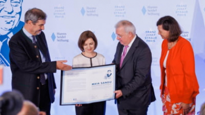 Maia Sandu a fost distinsă în Germania cu Premiul Franz Josef Strauss, în semn de recunoaștere a angajamentului pentru democrație