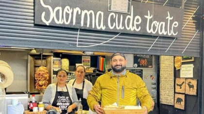 Un român a vândut șaorma de 24.000 de lire sterline în primele două zile în care a deschis șaormeria, în suburbia „Bontoc”, la Londra