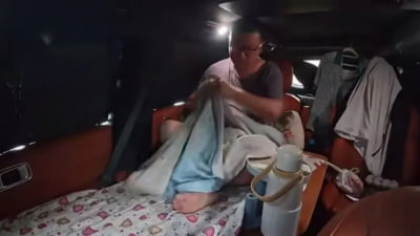Un chinez a dormit 3 ani în mașină pentru a face economii care să-i ajute familia. Singurul inconvenient găsit de bărbat. "Merită respectul nostru"