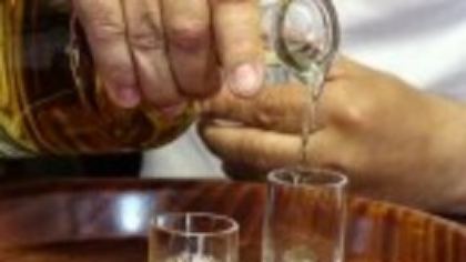 Palinka, în pericol de dispariție. Situația alarmantă cu care se confruntă producătorii maghiari