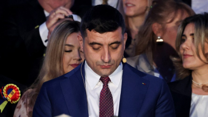 Un jurnalist britanic a petrecut noaptea alegerilor cu „populiștii învinși ai României”. Cum l-a perceput pe George Simion