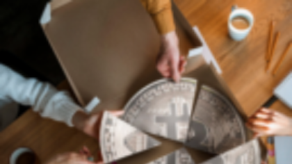 Londra strânge șurubul: Interdicții pregătite pentru achizițiile cripto pe credit