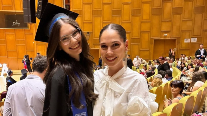 Irina Fodor, mândră de sora ei. Teodora a absolvit Facultatea de Economie cu rezultate deosebite: „Azi, ea e șefă de promoție și mă învață ce înseamnă ambiția”