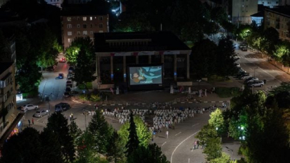Orașul din România care nu are librărie sau cinematograf: „Copiii de azi cresc fără astfel de spaţii”