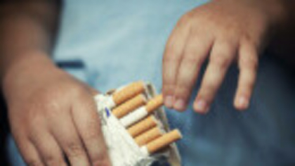 Noi reguli în Grecia pentru tutun și alcool. Părinții nu vor mai putea să-și trimită copiii să cumpere țigări