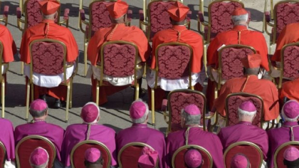 Ce provocări va înfrunta viitorul papă: criză financiară, declin religios în Europa și tensiuni doctrinare