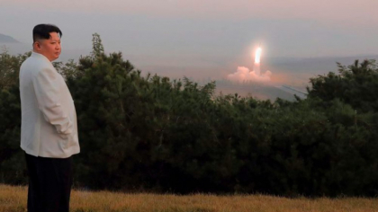 Kim Jong Un supraveghează un test cu rachetă. Liderul coreean cere pregătire totală a forțelor nucleare
