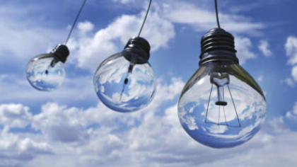 Guvernul a decis câți bani vor primi românii după ce expiră plafonarea la energia electrică. Cine se încadrează la ajutor