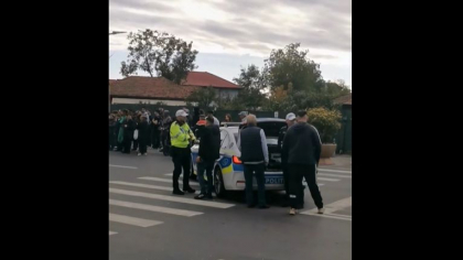 Grav accident în Sectorul 4: Femeie lovită mortal pe trecerea de pietoni. Fetița de 2 ani pe care o plimba în cărucior a fost dusă la spital (VIDEO)