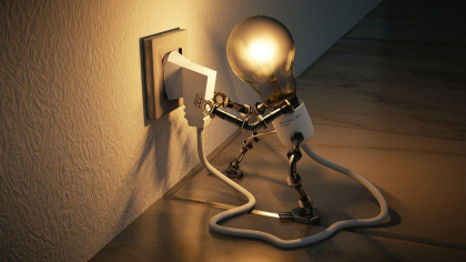 Plafonarea la energie expiră astăzi, 1 iulie. Estimările arată că unele facturi la curent se vor dubla. Persoanele cu venituri mici vor fi ajutate cu tichete de 50 de lei