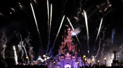 Un britanic a închiriat Disneyland Paris pentru o nuntă, dar mireasa avea doar 9 ani. Bărbatul a fost arestat
