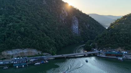 Chipul lui Decebal de la Cazanele Dunării, kitsch sau reper istoric? „S-a lucrat zece ani, dar nu seamănă deloc cu Decebal”