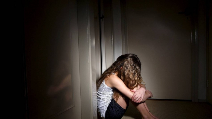 Un profesor a fost arestat preventiv, după ce a agresat sexual două eleve. Abuzurile au avut loc în timpul orelor de meditații