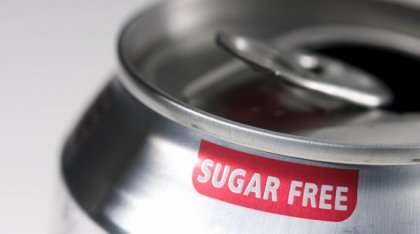 De ce o singură doză de băutură „dietetică” poate fi mult mai periculoasă decât sucul obișnuit
