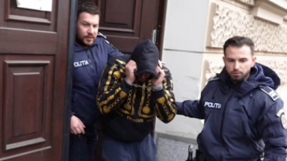 Închisoare pe viață pentru criminalul care și-a ucis fosta educatoare și pe fiul ei. Informații cutremurătoare din dosar