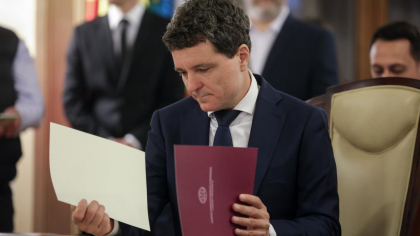 Nicuşor Dan a trimis legea înapoi Senatului spre reexaminare. Motivul cererii preşedintelui: „Legea aflată la promulgare nu cuprinde această condiţie a unei minime experienţe”