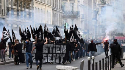 Militanţii radicalizaţi de dreapta au defilat sâmbătă după-amiază prin Paris