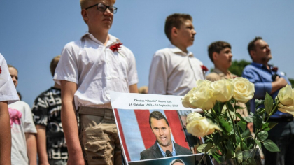Bărbat înarmat, prezent la slujba de înmormântare a lui Charlie Kirk! Detalii de ultimă oră