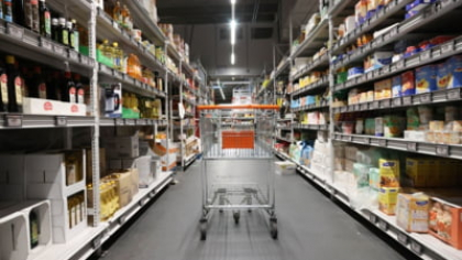Economist, despre plafonarea adaosului comercial la alimente. „Astfel de instrumente creează distorsiuni mari în economie”