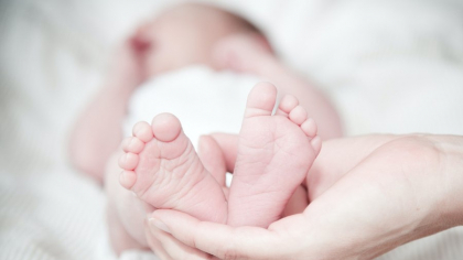 Boala care duce la decesul bebelușilor din cauza diagnosticării tardive. Simptomele sunt ușor de recunoscut