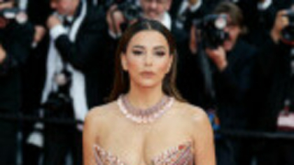 Festivalul de la Cannes continuă cu filme de top și ținute spectaculoase. Eva Longoria a făcut senzație pe covorul roșu. FOTO
