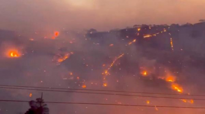 Cât de sigur e să mergi acum în Creta mistuită de incendii și ce șanse sunt să îți primești banii înapoi dacă anulezi vacanța