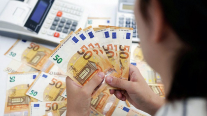 Revoluție salarială de la 1 mai 2025. Salarii mai mari pentru acești angajați, le intră peste 2000 de euro în cont