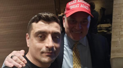 Ce a făcut Simion în noaptea numărării voturilor: Nu a sărbătorit cu alegătorii, dar a dat „victory party” cu susținători MAGA din SUA