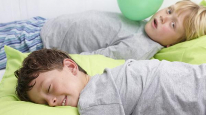 Somnul la adolescenți. Cum poate influența odihna performanțele școlare