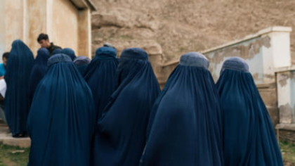 Talibanii au decis interzicerea cărților scrise de femei în universități. Alte 18 discipline eliminate pentru că încalcă „principiile Sharia”
