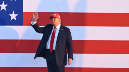 Trump le interzice chinezilor să cumpere terenuri agricole americane