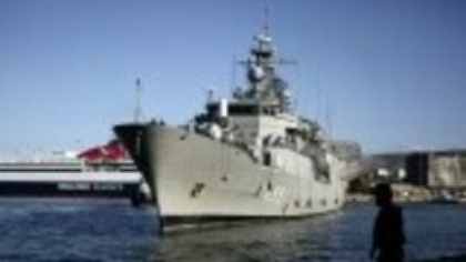 Doi români, arestați pentru spionaj în Grecia. Au fotografiat o bază navală de lângă Atena