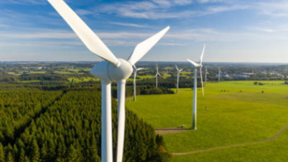 Un oraș din România intră pe harta marilor jucători în energie verde. Al doilea cel mai mare parc eolian din România prinde contur