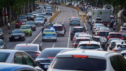 Când vor începe șoferii să plătească și pentru poluare: deja s-au scumpit accizele pentru carburanți, asigurările și rovinieta