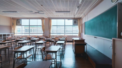 Scandal la o școală din Constanța: un elev de 15 ani a pălmuit o profesoară după o ceartă