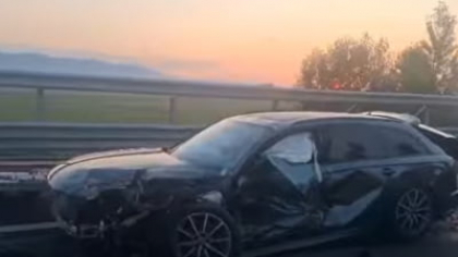Accident grav în Hunedoara. Patru vehicule implicate. Șase persoane au fost rănite, inclusiv doi copii FOTO/VIDEO