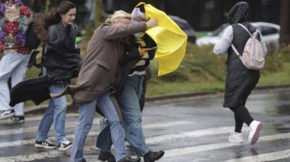 Primarul Stelian Bujduveanu le spune bucureştenilor să evite deplasările în timpul codului roșu: Viaţa noastră este cea mai importantă