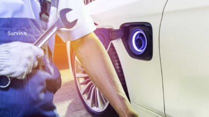 Creșterea pieței de vehicule electrice pune presiune pe service-uri și furnizorii de piese: întreținerea este mai simplă și mai ieftină