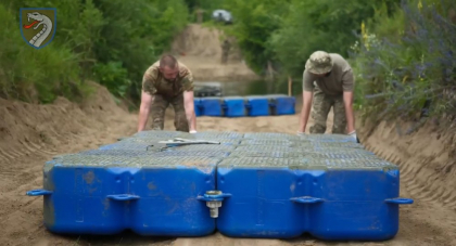 Mobilitate tactică pentru frontul ucrainean: Poduri din plastic, desfășurate în 15 minute
