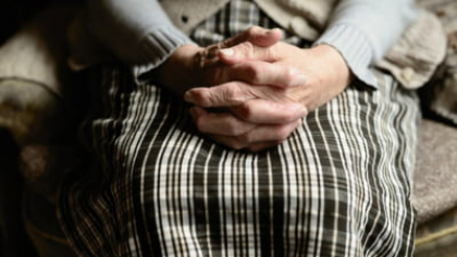 De ce apare mirosul specific „bătrânilor”: Super-alimentul care ajuta la prevenirea lui