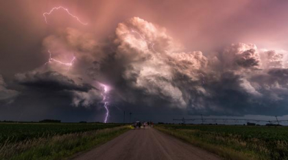 Alertă meteo de furtuni în mare parte din țară. ANM anunță ninsori și vijelii la munte. Harta județelor sub cod galben de ploi