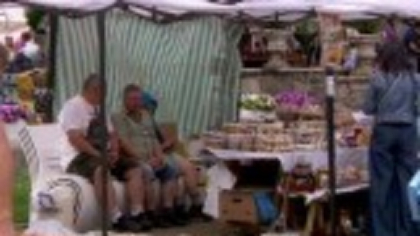 La Târgul de Ceramică din Iași, vasele tradiționale din lut atrag cumpărători. Meșterii păstrează vii vechile meșteșuguri