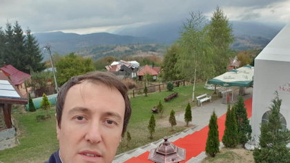 Călin Geambașu n-a intrat în alertă din cauza Codului roșu de ploi din Capitală. Ce a făcut artistul: ”Ne-a rămas reflex din pandemie” | EXCLUSIV