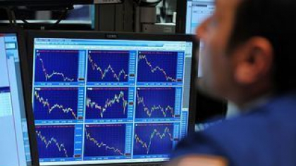 Bursă. Acţiunile bancare europene au încheiat cea mai bună jumătate de an din 1997 încoace: cele ale Soc Gen, proprietarul BRD, au urcat cu 78%, Deutsche Bank cu 51%,  UniCredit cu 48%, Raiffeisen cu 33%, Erste (BCR) cu 23%. La Bucureşti, Banca Transilvania a avut un randament de 20%, iar BRD de 11%