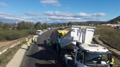620 de muncitori cu 200 de utilaje au început asfaltarea primei autostrăzi montane din România, Sibiu – Pitești | VIDEO
