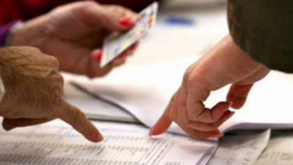AUR: Aproximativ 4 milioane de morţi figurează cu drept de vot