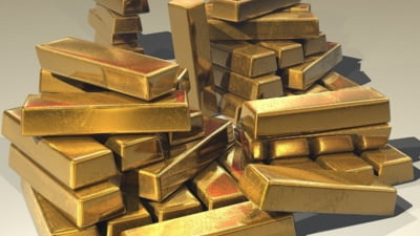 Românii cumpără tot mai multe bijuterii de aur și chiar lingouri de un kilogram. La ce valoarea ar putea ajunge prețul metalului prețios