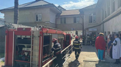 Incendiu la Spitalul CFR Pașcani: A fost declanșat Planul Roșu. Zeci de pacienți, evacuați