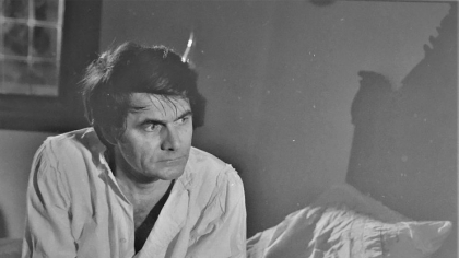 Recunoști actorul din imagine? „Sfinxul” a fost părăsit de soție pentru un coleg, deși era un Don Juan al scenei românești: „Nu știu când s-a stins dragostea, iartă-mă!”