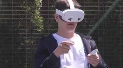 Şcoala viitorului: Ochelari VR, câini interactivi roboţi şi studiouri imersive